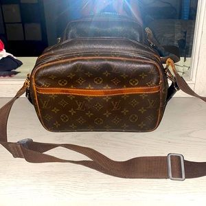 Authentic Louis Vuitton Reporter